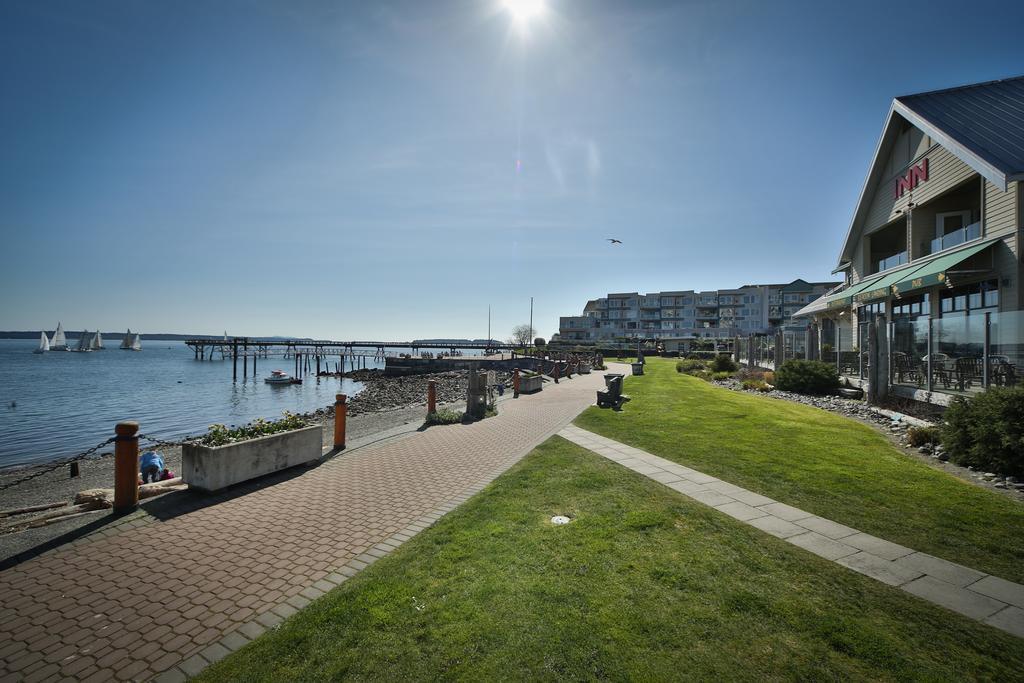Waterfront & 3*